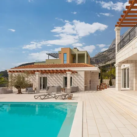 Luxury Salvina Vila *